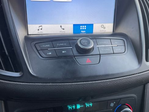 Used 2018 Ford Escape SE w/ Ford Safe & Smart Package image 16