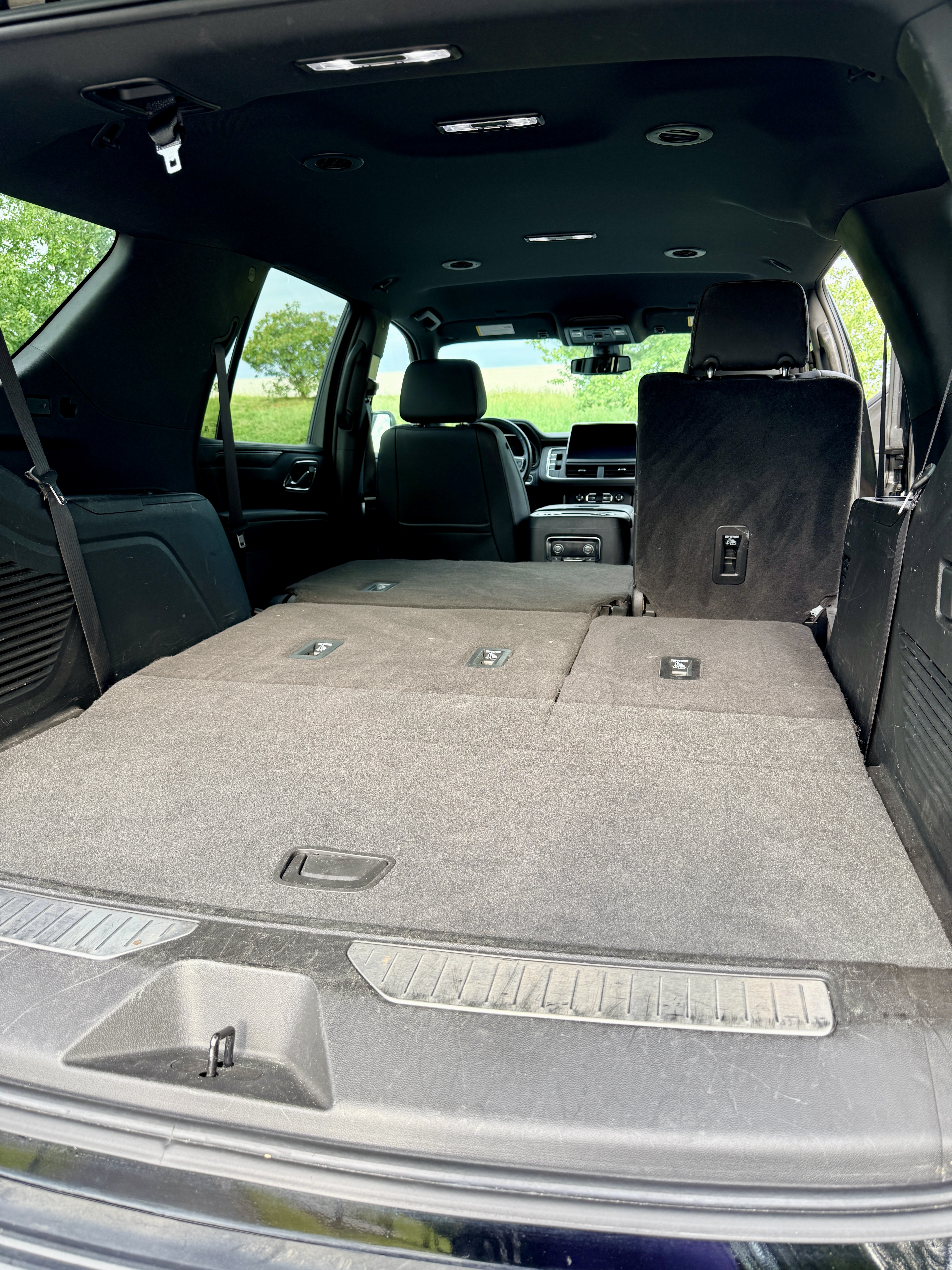 Used 2022 Chevrolet Tahoe Z71 w/ Luxury Package AWD/4WD image 15