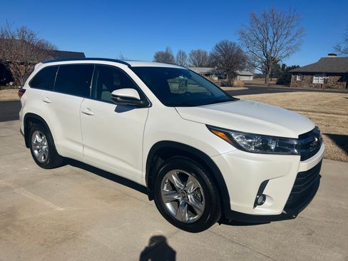 Used 2017 Toyota Highlander Limited image 1