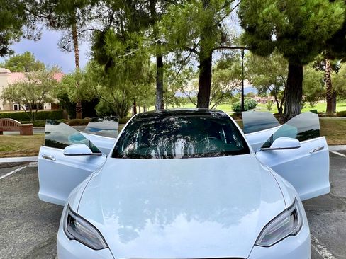 Used 2016 Tesla Model S 60D image 6