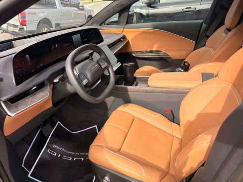 Used 2026 Lucid Gravity Dream image 11