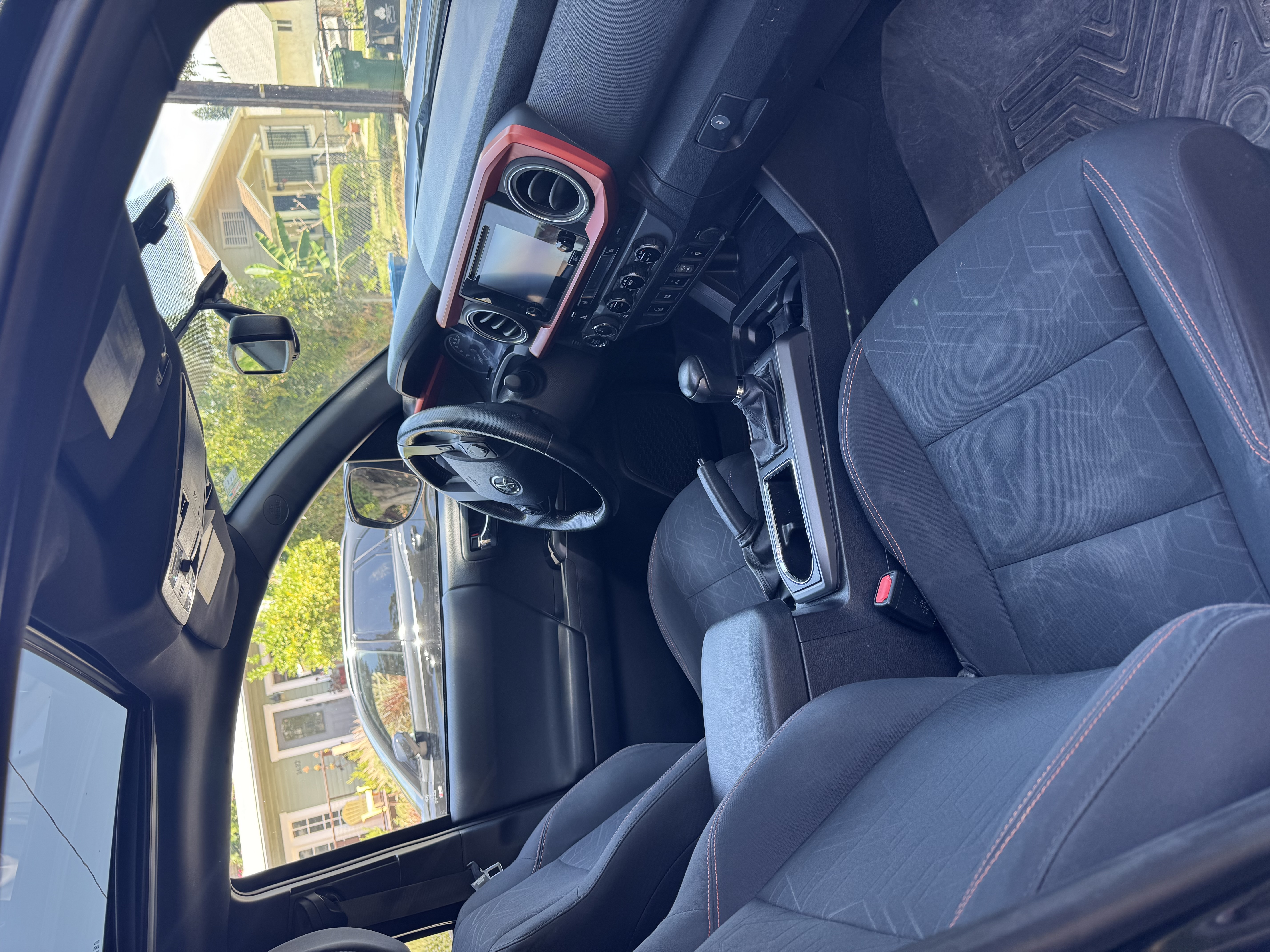 Used 2016 Toyota Tacoma TRD Sport w/ Premium & Technology Package AWD/4WD image 2