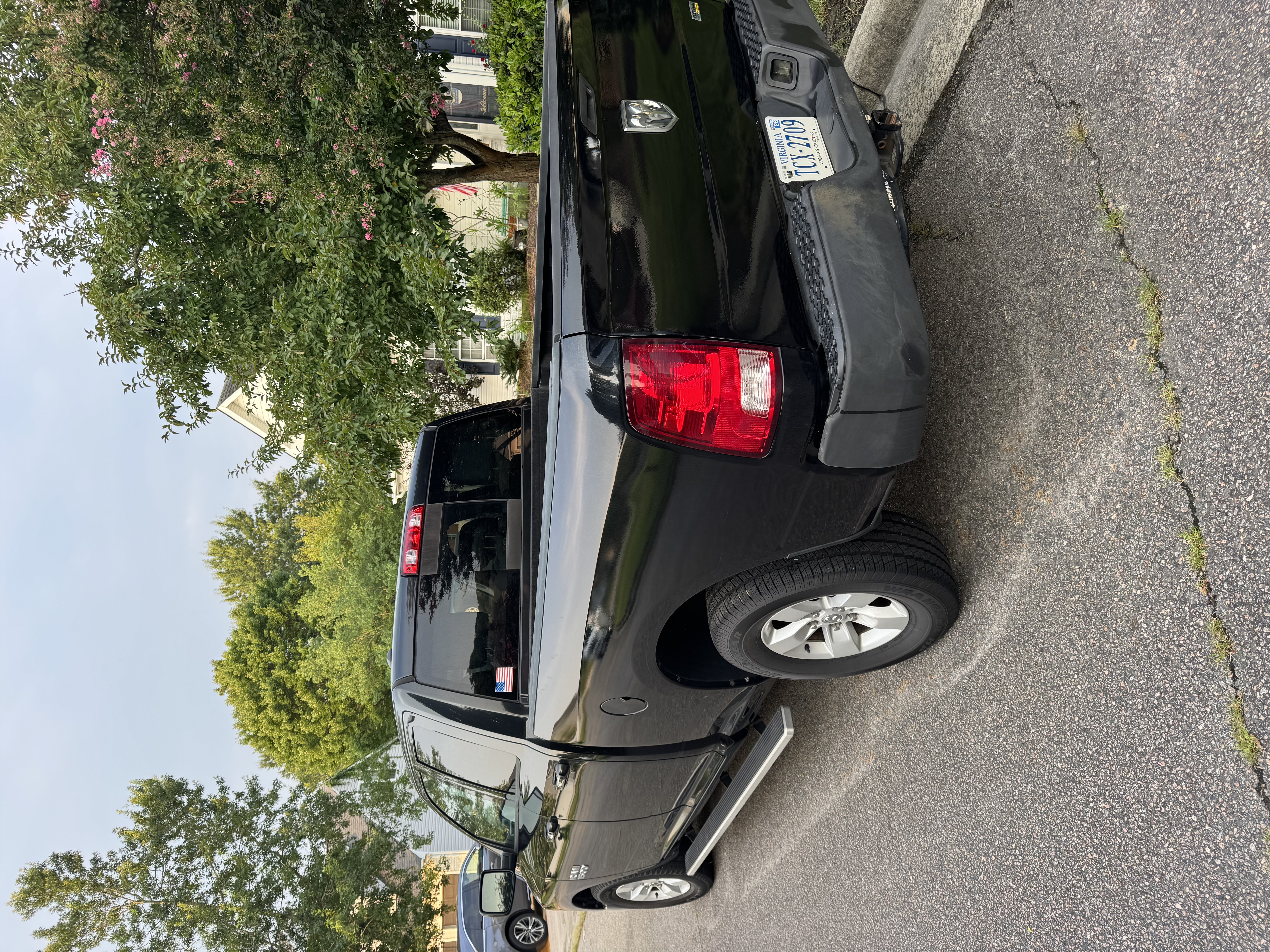 Used 2017 RAM 1500 Classic SLT RWD image 2