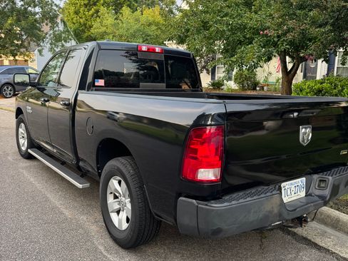 Used 2017 RAM 1500 Classic SLT RWD image 2