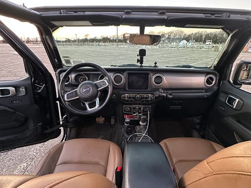 Used 2021 Jeep Gladiator Rubicon AWD/4WD image 11