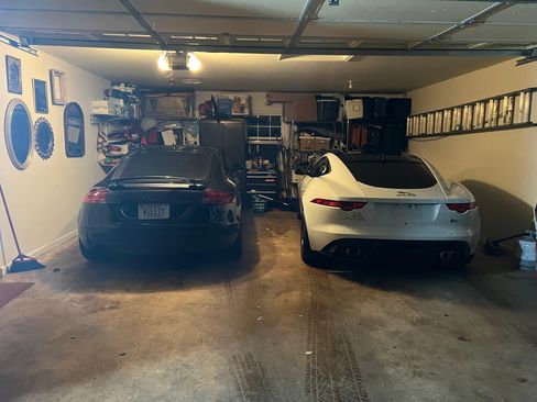 Used 2015 Jaguar F-TYPE R RWD image 9