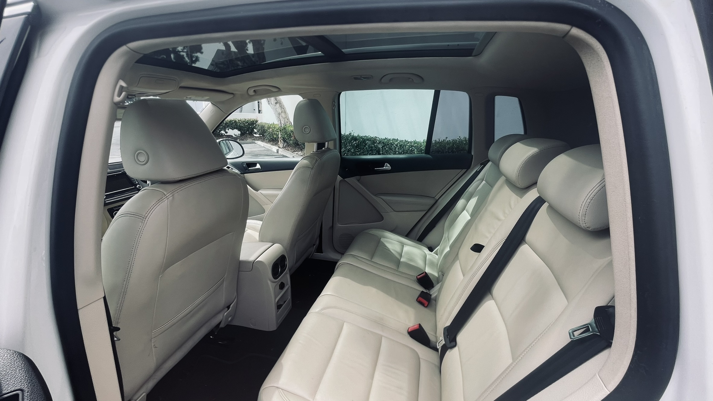 Used 2011 Volkswagen Tiguan SEL FWD image 13