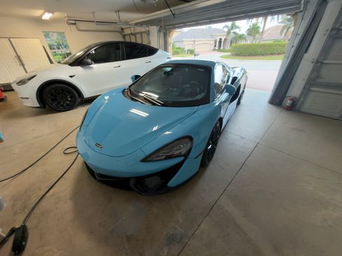 Used 2020 McLaren 570S Spider image 15
