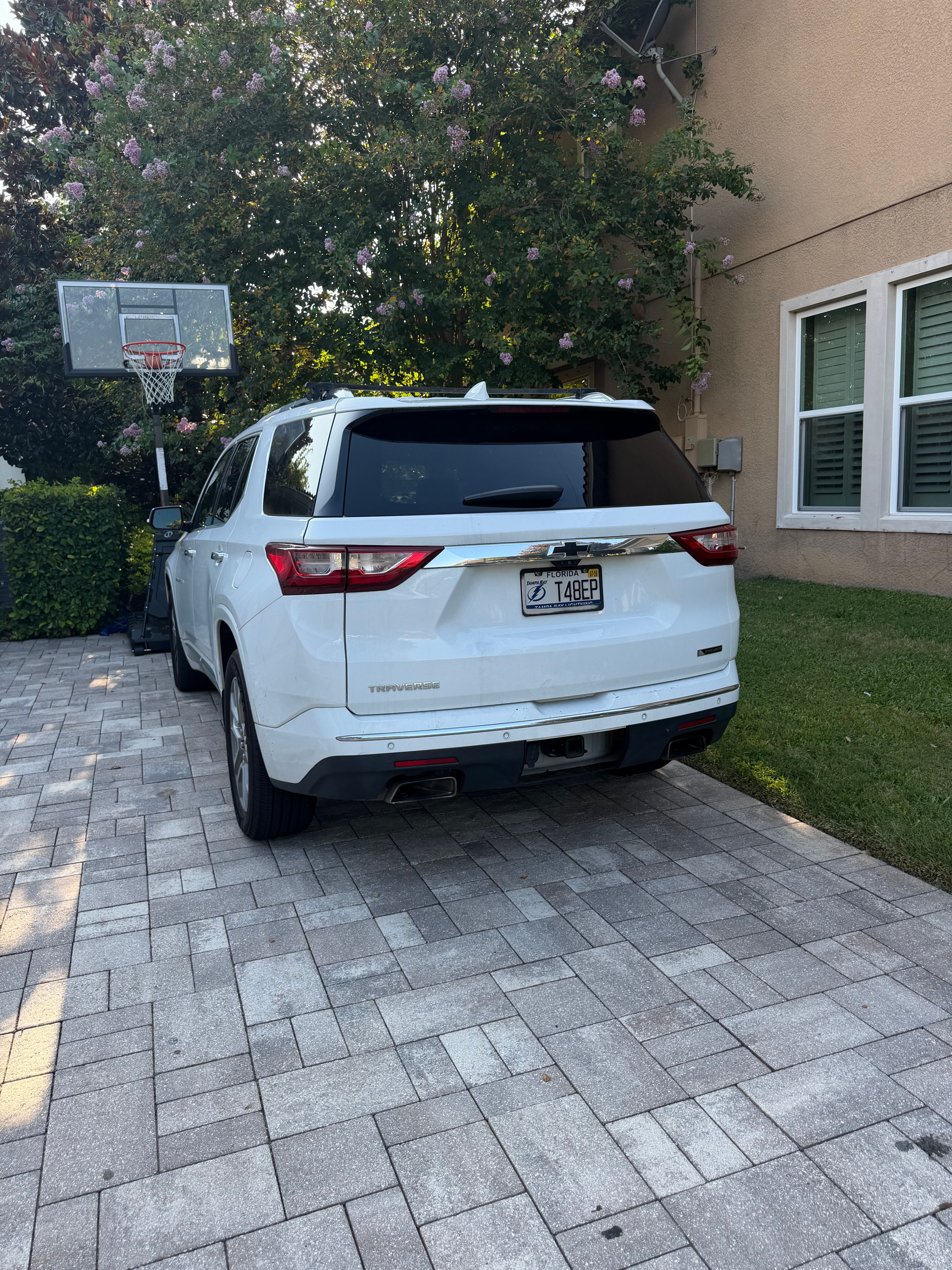 Used 2018 Chevrolet Traverse Premier FWD image 2