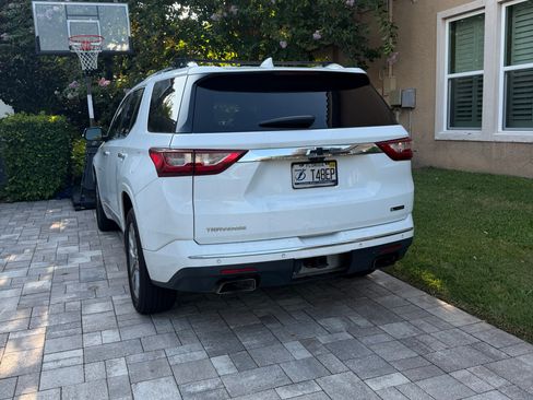 Used 2018 Chevrolet Traverse Premier FWD image 2