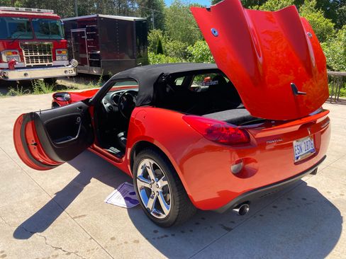 Used 2008 Pontiac Solstice GXP w/ Premium Package RWD image 13