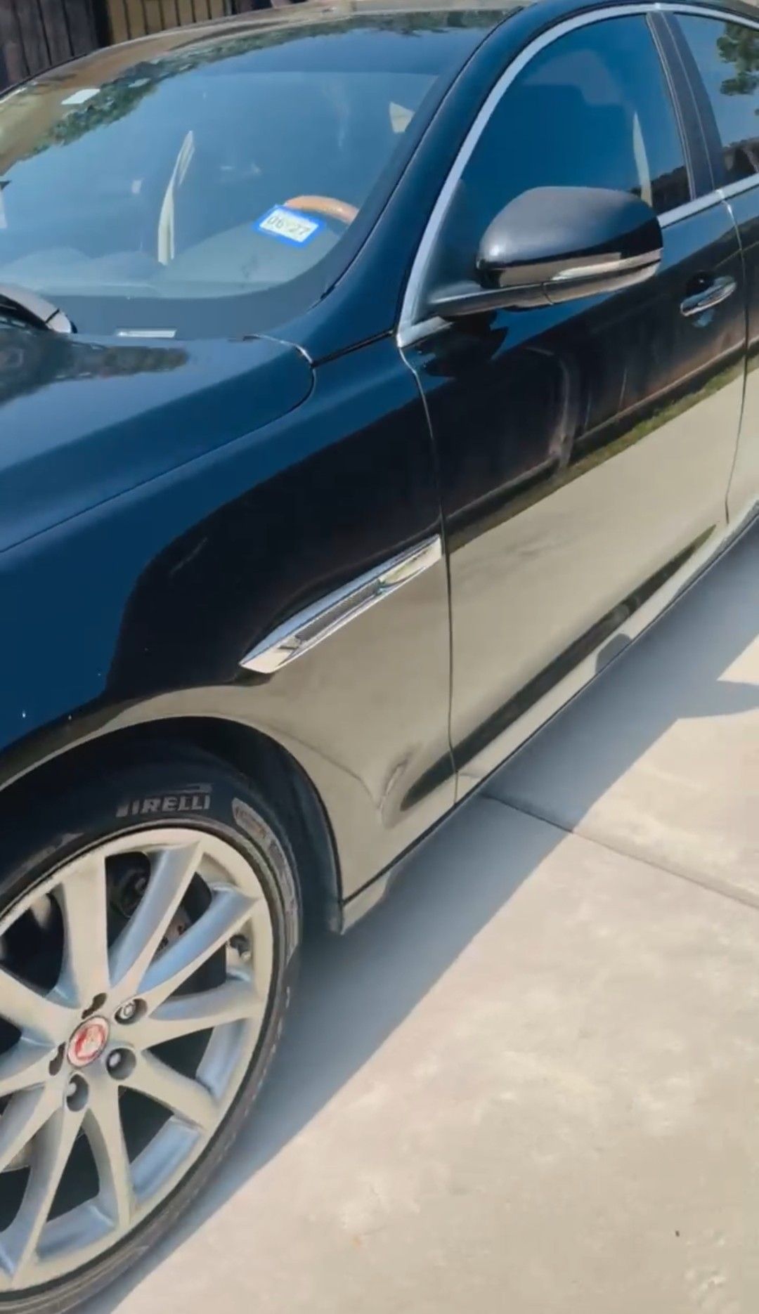 Used 2015 Jaguar XJ RWD image 2
