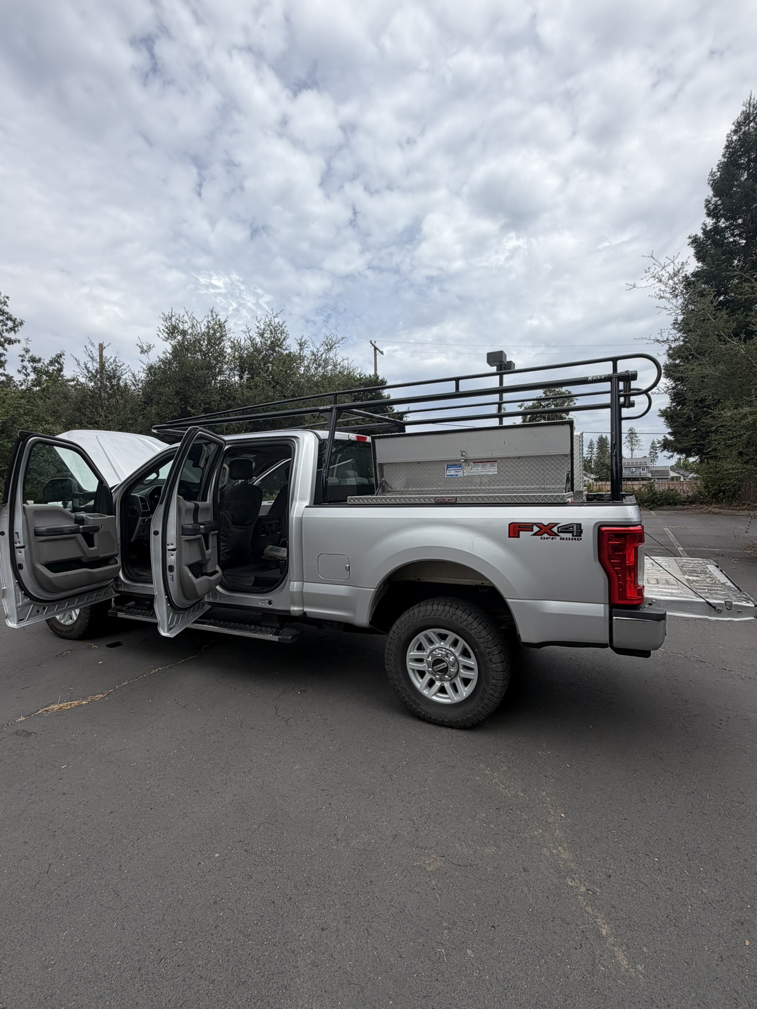 Used 2019 Ford F250 XLT w/ XLT Value Package AWD/4WD image 12