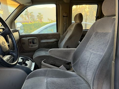 Used 2002 Chevrolet Express 1500 LT RWD image 10