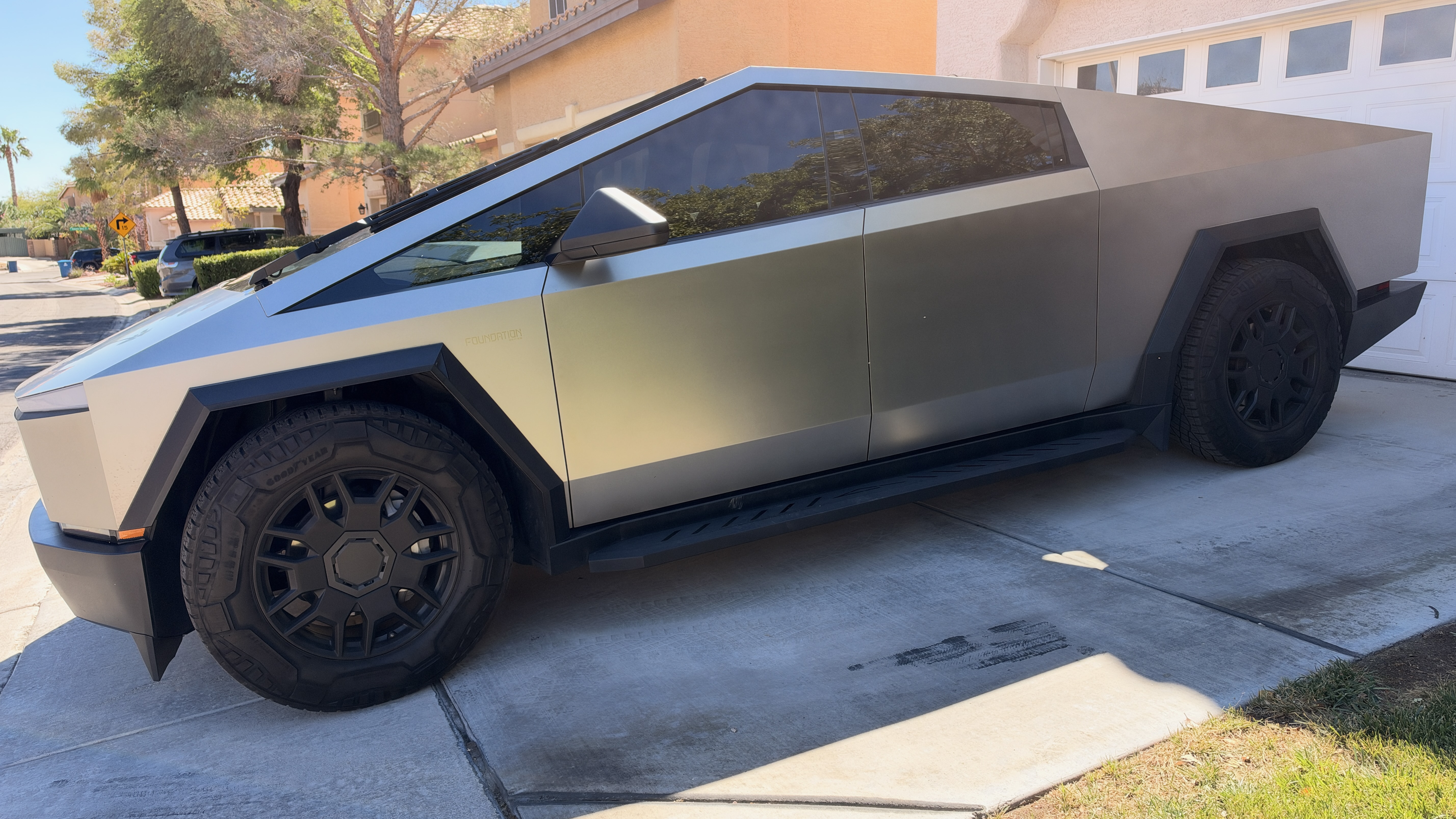 Used 2024 Tesla Cybertruck AWD Crew Cab image 6