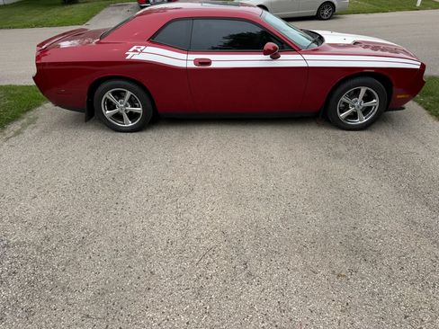 Used 2010 Dodge Challenger R/T RWD image 16