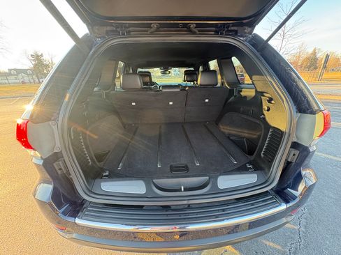 Used 2017 Jeep Grand Cherokee Limited image 16