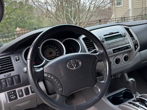 Used 2010 Toyota Tacoma 4x4 Access Cab V6 image 4
